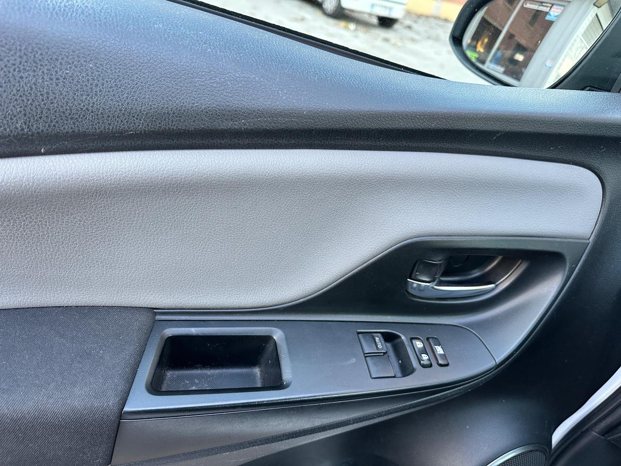 Toyota Yaris 1.0 5 porte Lounge solo 120mila km