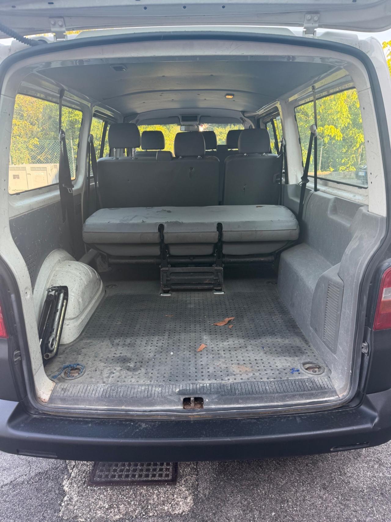 Volkswagen Transporter 2.5 TDI anno 2006 9 posti