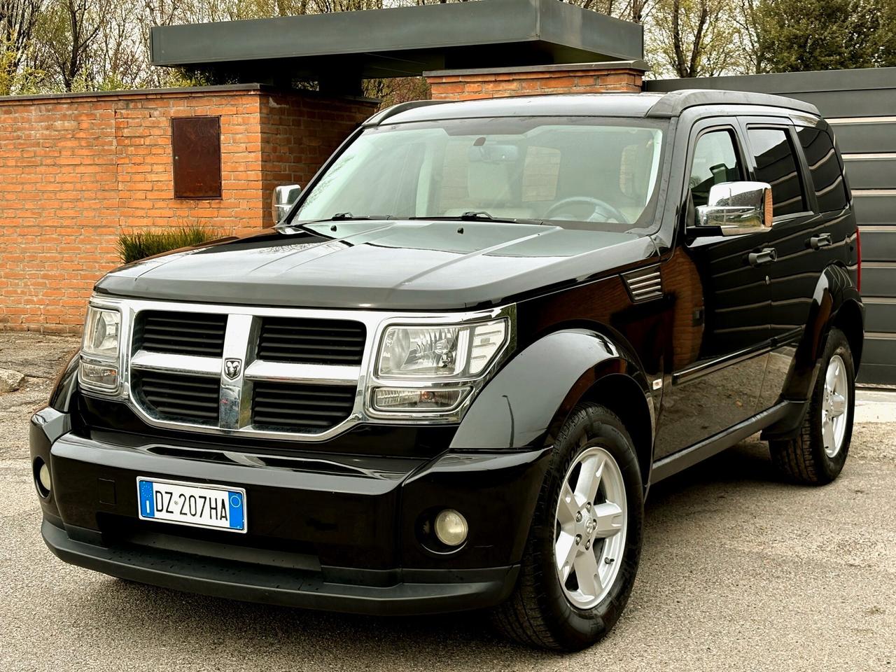 DODGE NITRO 2.8D aut- 4x4 inserib-Nav,Pelle,Dvd-2010