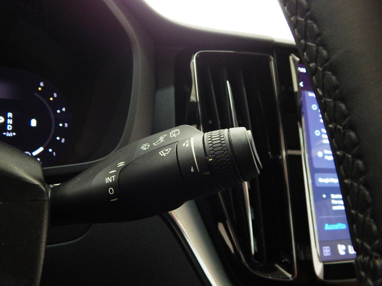 Volvo XC60 2.0 b4 R-Design AWD Aut. TETTO-NAVI-PELLE-PARK-LED