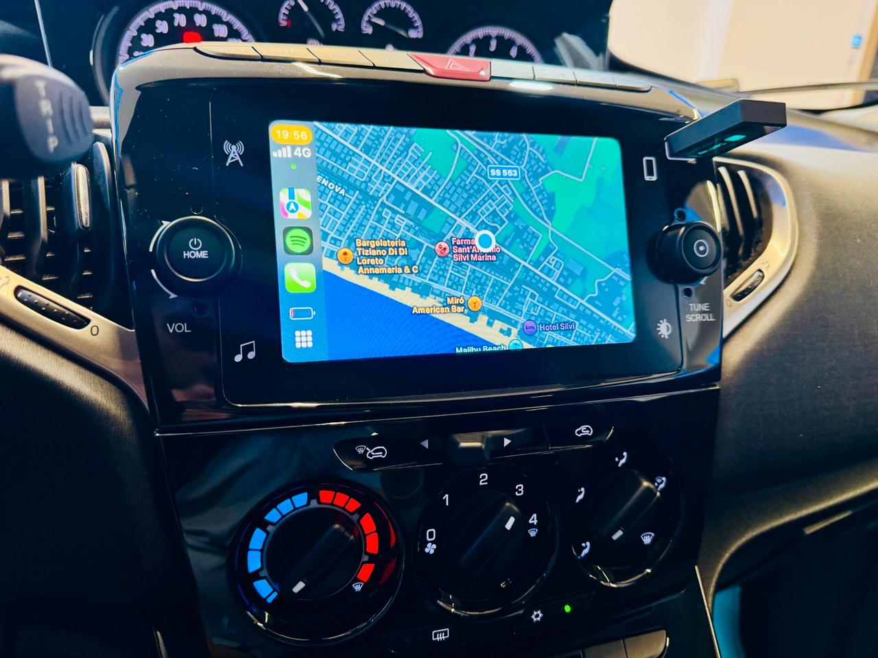 Lancia Ypsilon 1.0 S&S Hybrid 5p. CarPlay / Navi