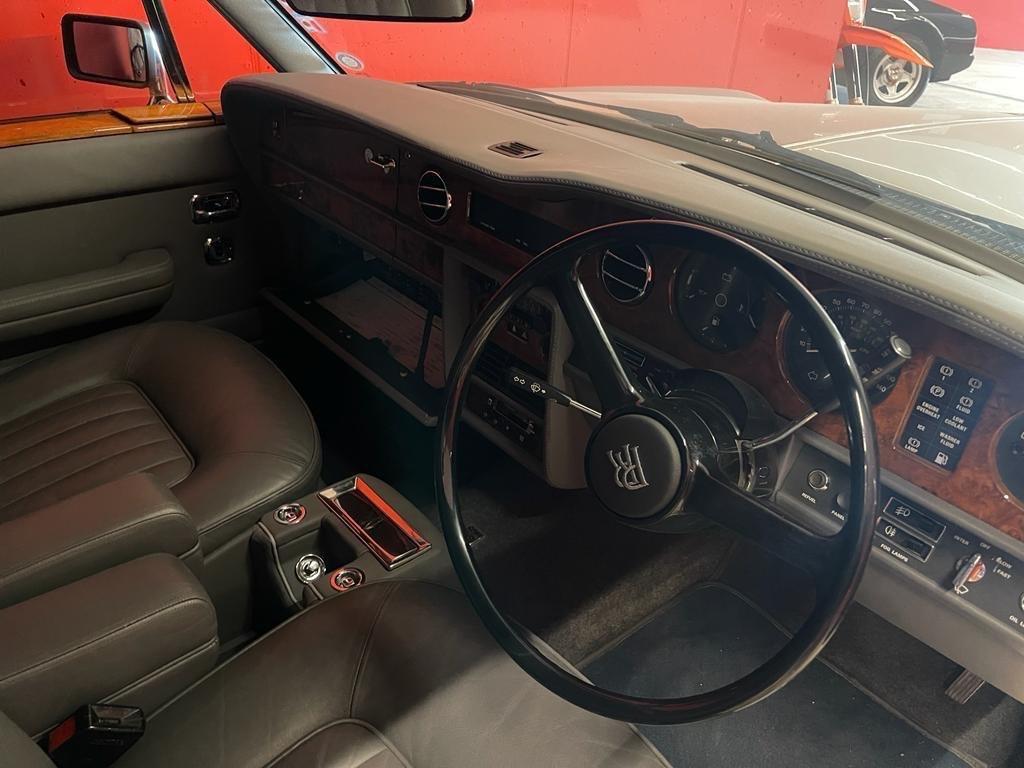 Rolls Royce Silver Spirit silver