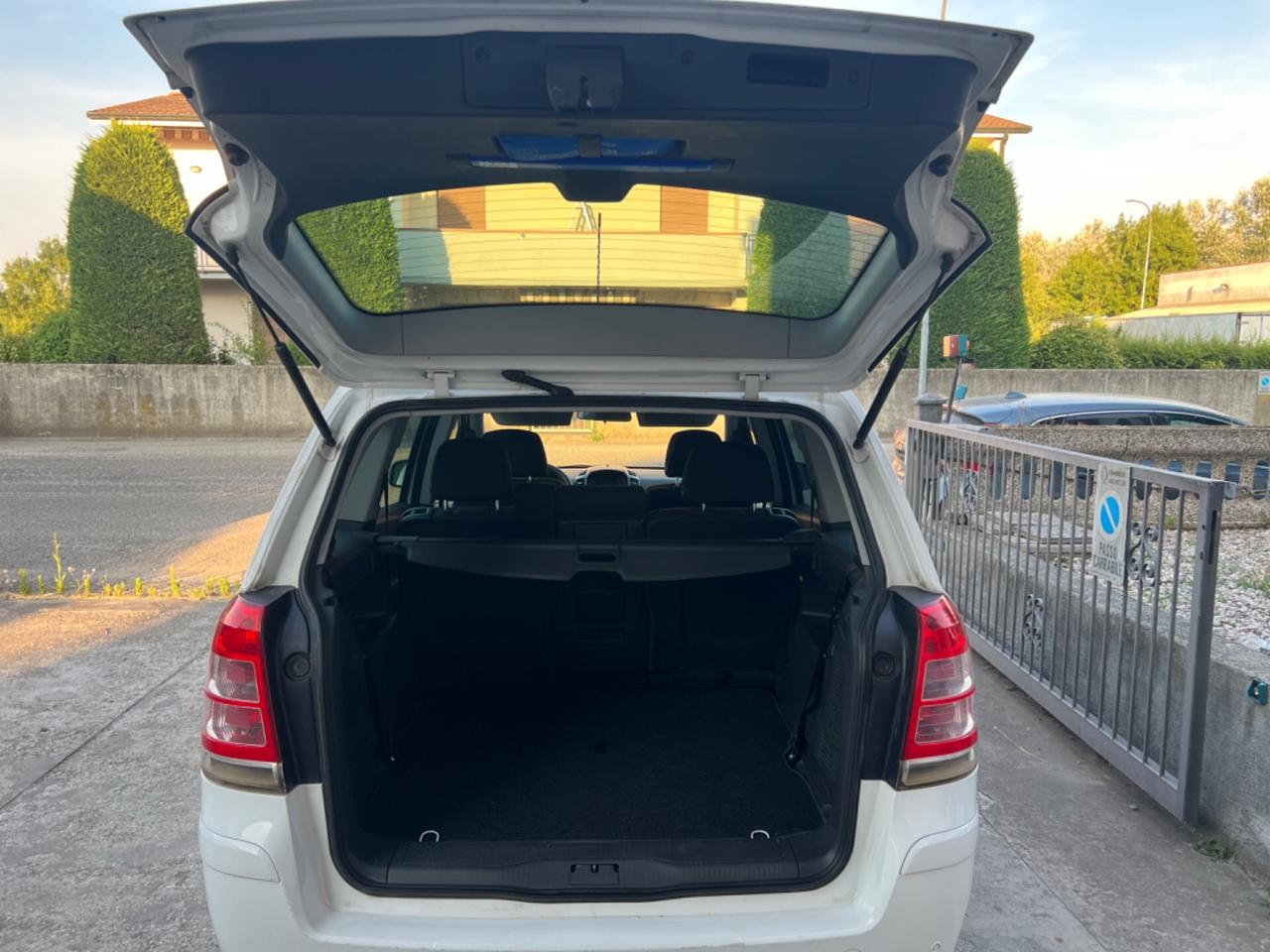 Opel Zafira 1.6 TURBO METANO 2029 7 POSTI 2013