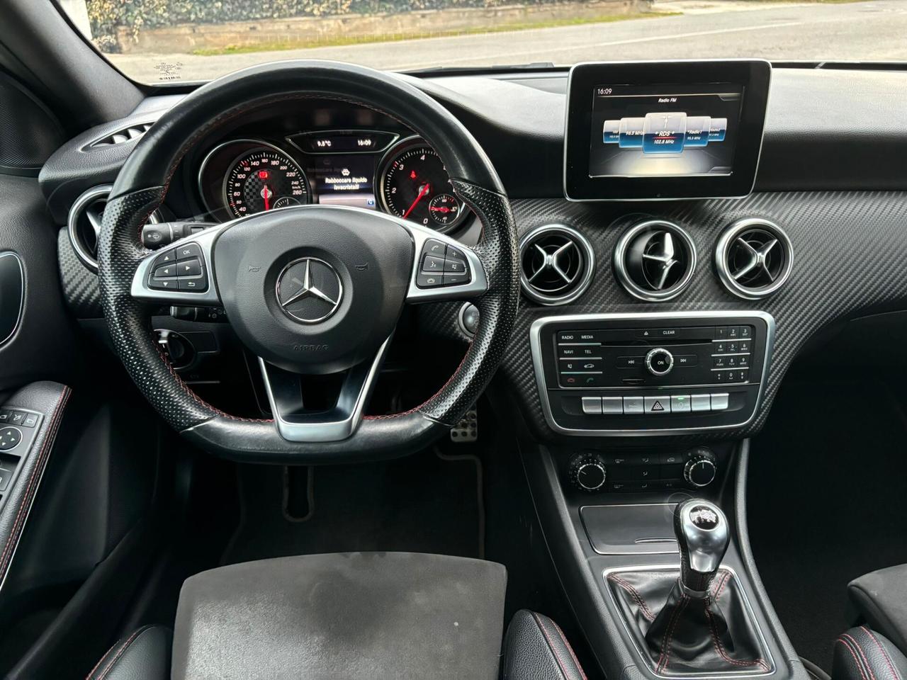 Mercedes-benz A 180 A 180 d Premium AMG