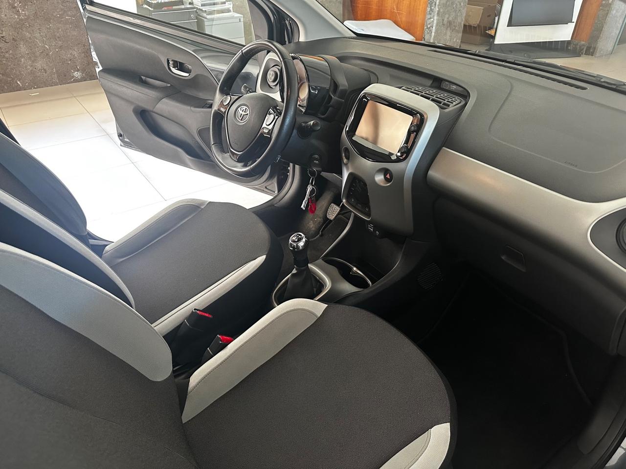 Toyota Aygo 1.0 VVT-i 69 CV 5 porte x-cite