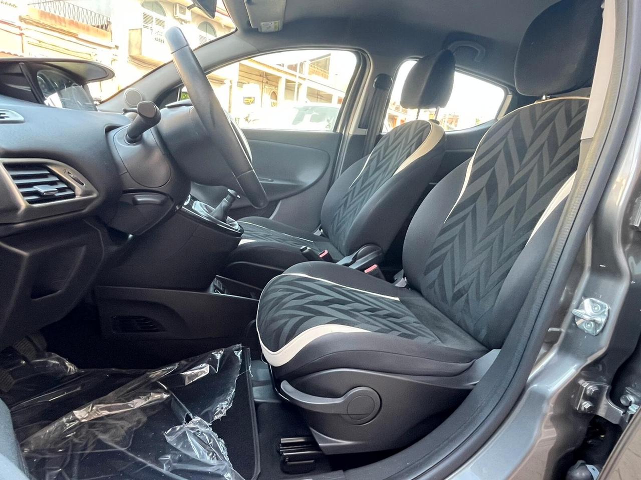 Lancia Ypsilon 1.2 FIRE 69 CV 5 porte Gold