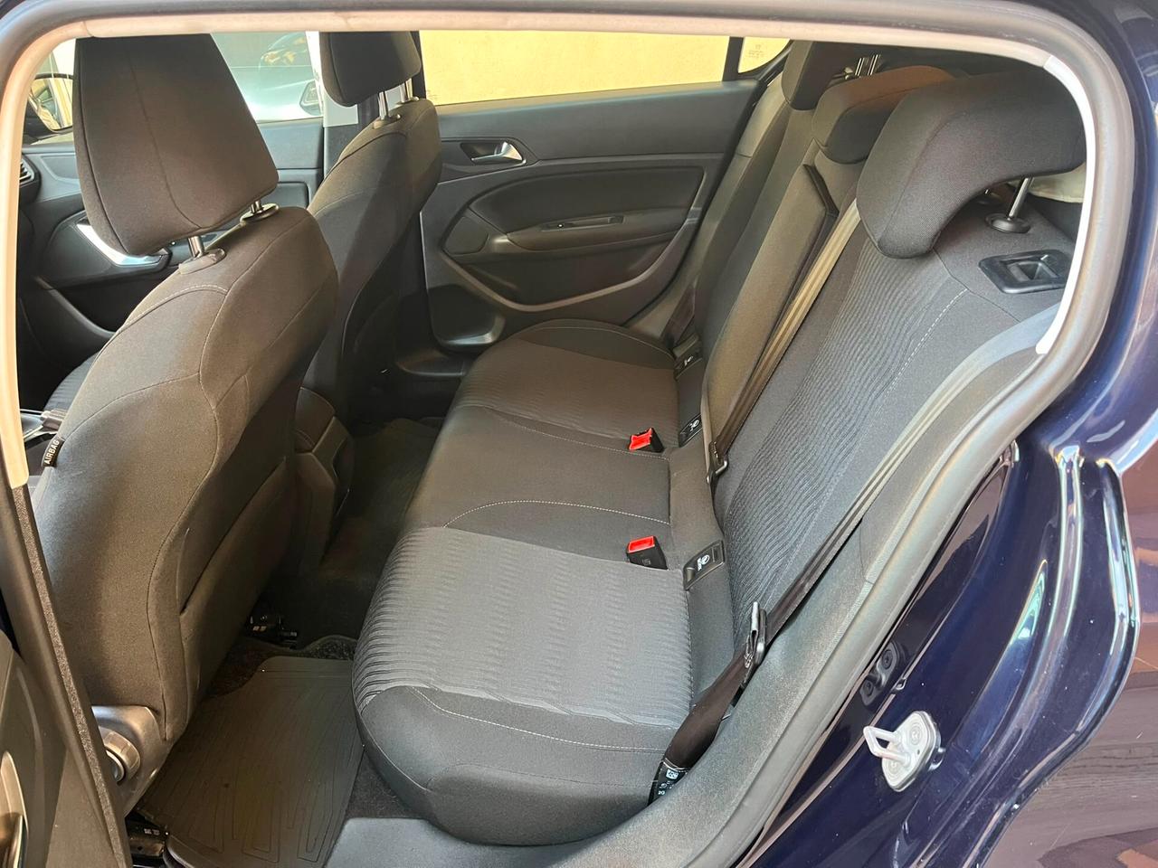 Peugeot 308 1.6 HDi 100cv Buisness