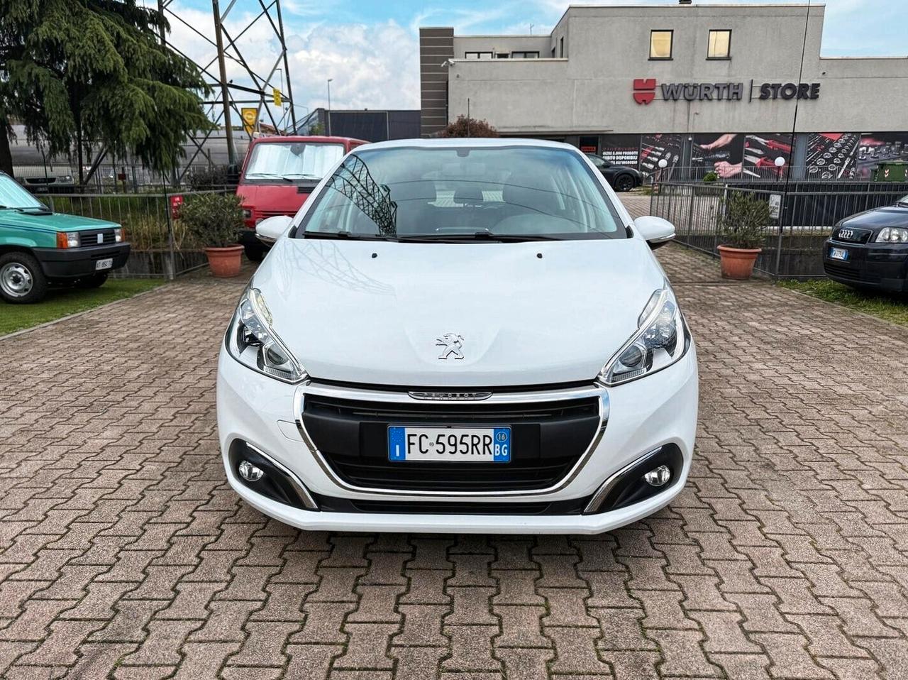 Peugeot 208 1.4 HDi 68 CV 5 porte OK NEOPATENTATI