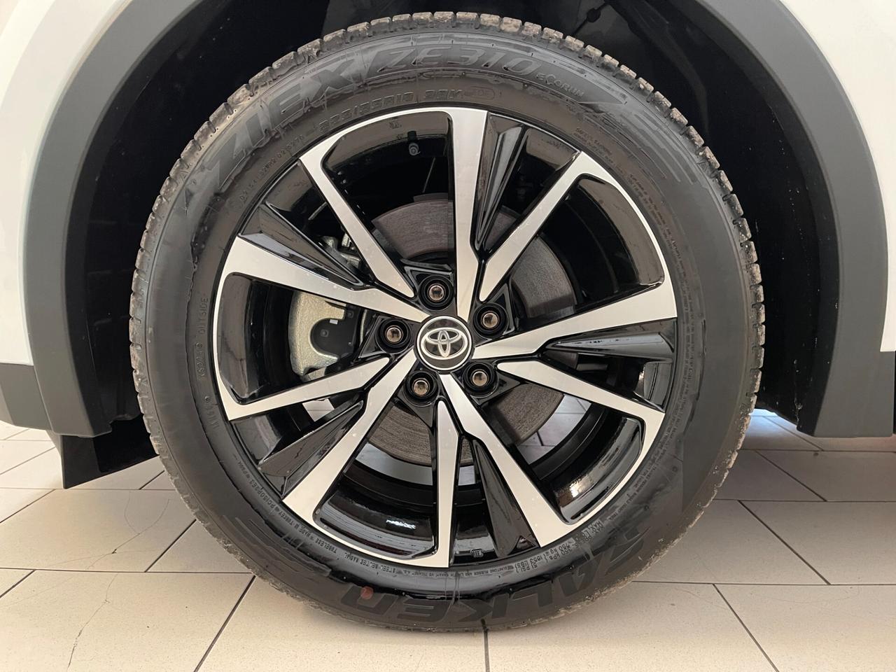Toyota C-HR Trend 2.0 phev e-cvt-LEGGI SOTTO