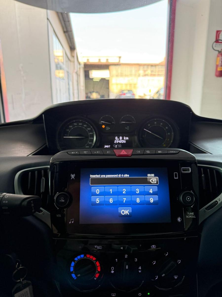 LANCIA - Ypsilon - 1.0 FireFly 5p.S&S Hyb. Platino