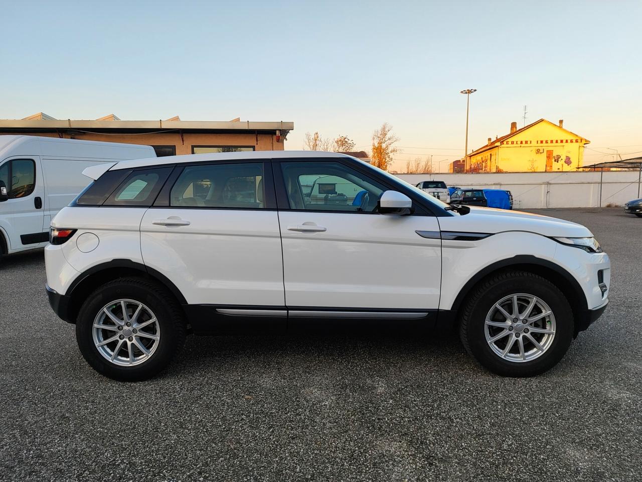 Land Rover Range Evoque 2.2 TD4 5p. Pure Automatica