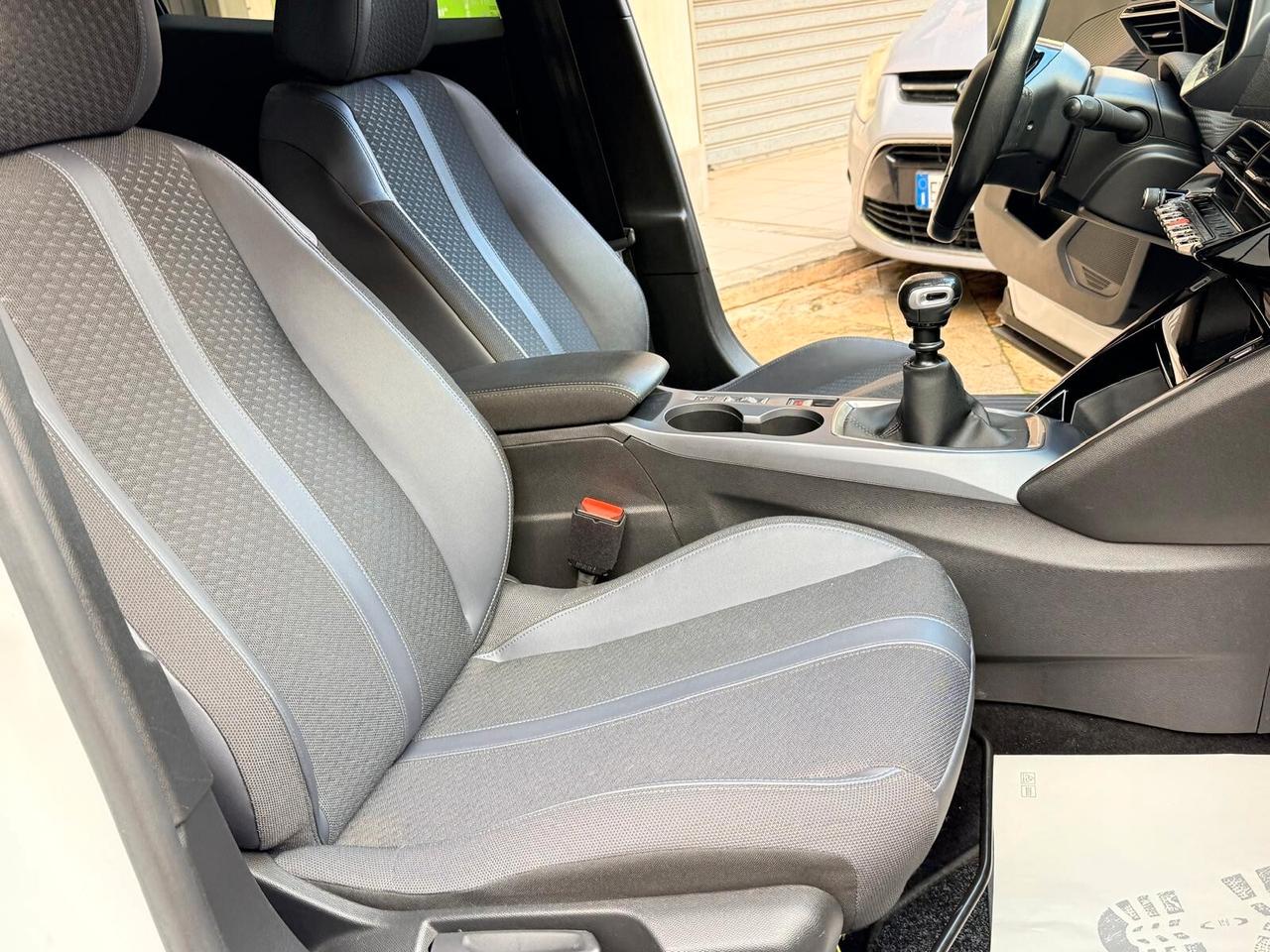 Peugeot 2008 BlueHDi 100 S&S Allure 10/2020