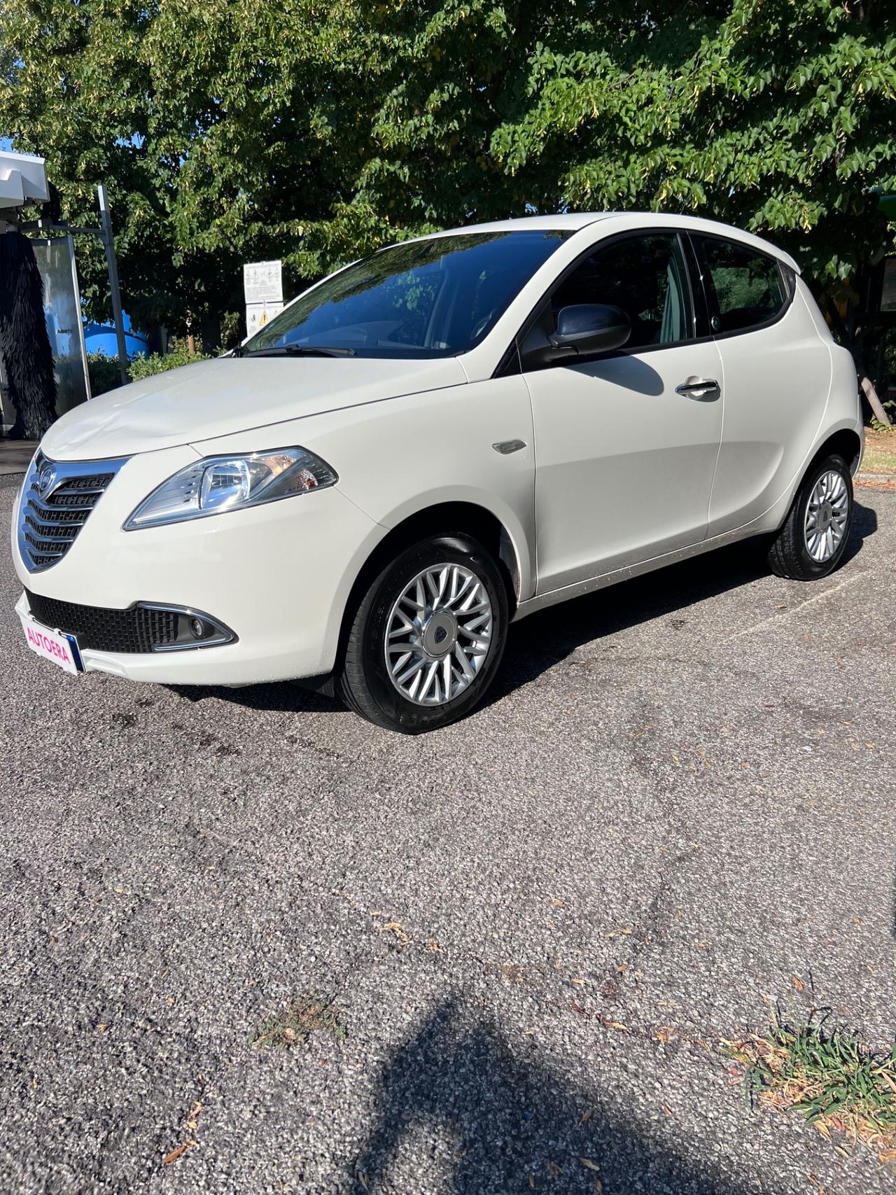 Lancia Ypsilon 0.9 TwinAir 85 CV 5 porte Metano Ecochic Elle
