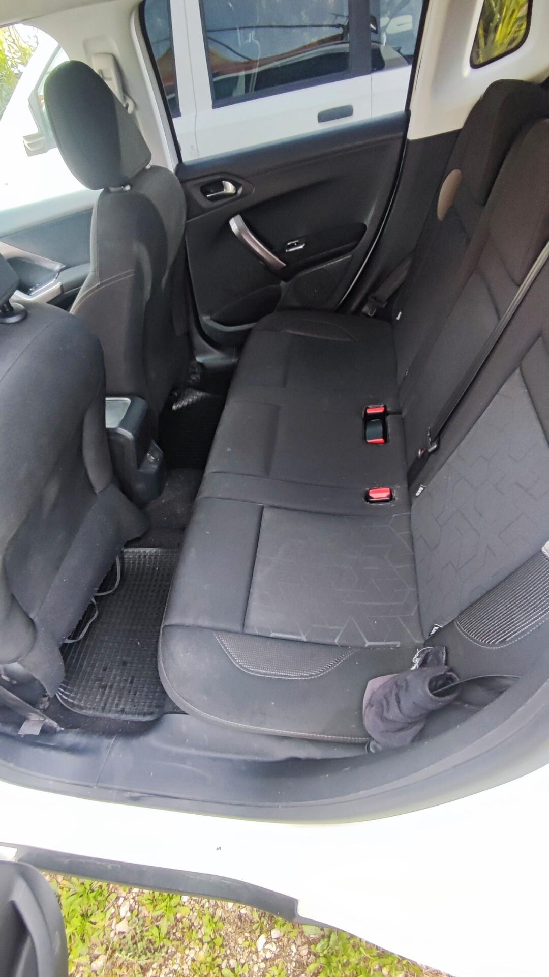 Peugeot 2008 1.2 Benz 2015