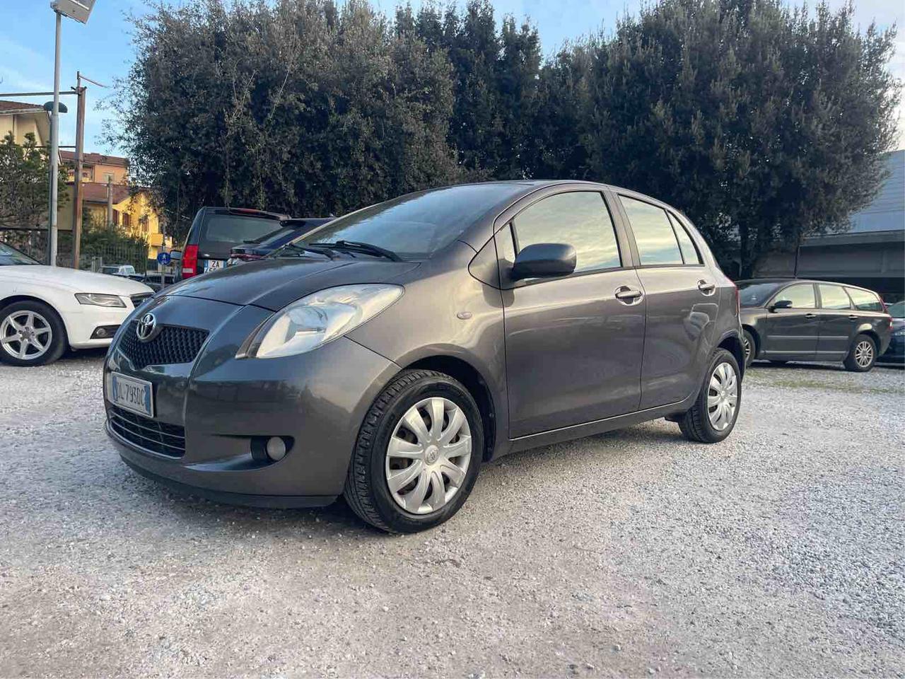 TOYOTA YARIS - UNICO PROPRIETARIO - NAVI