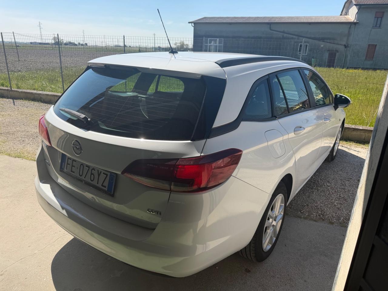 Opel Astra 1.6 CDTi Sports Tourer Cosmo