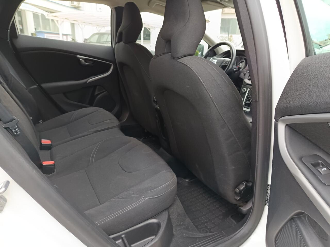 Volvo V40 D2 1.6 Momentum Tua a 164€/*mese