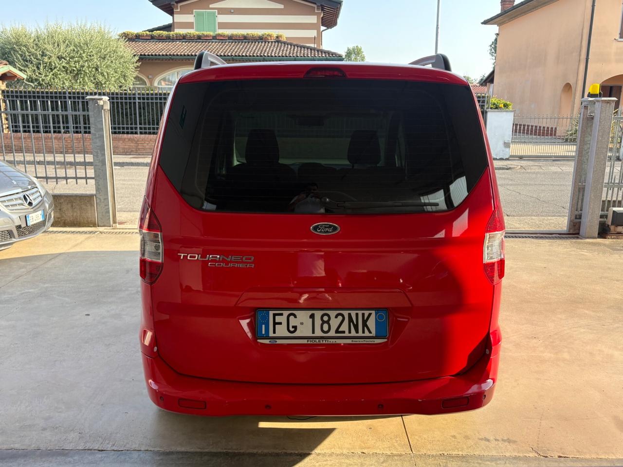 Ford Tourneo Courier 1.5 TDCI 75 CV Titanium