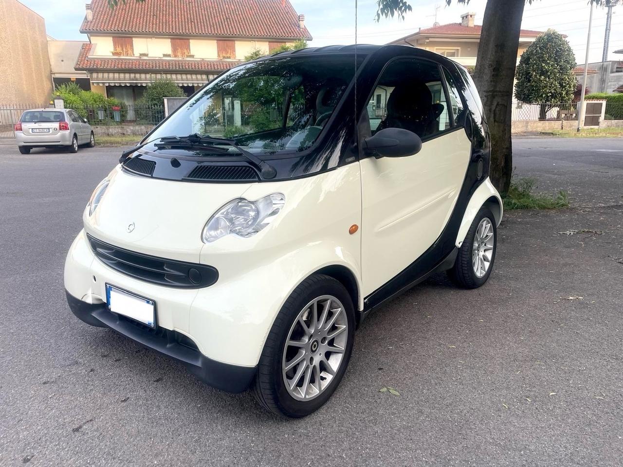 Smart ForTwo 700 coupé grandstyle (45 kW) per Neopatentati
