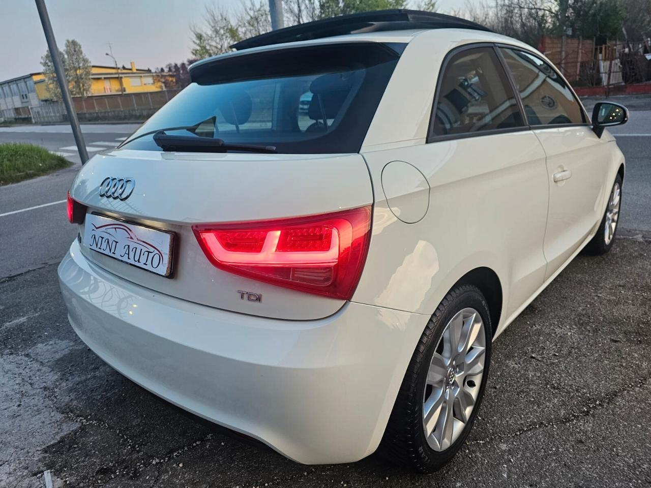 Audi A1 1.6 TDI 90cv Ambition*Tetto*Bi-Xeno*Led*Euro5*Neop