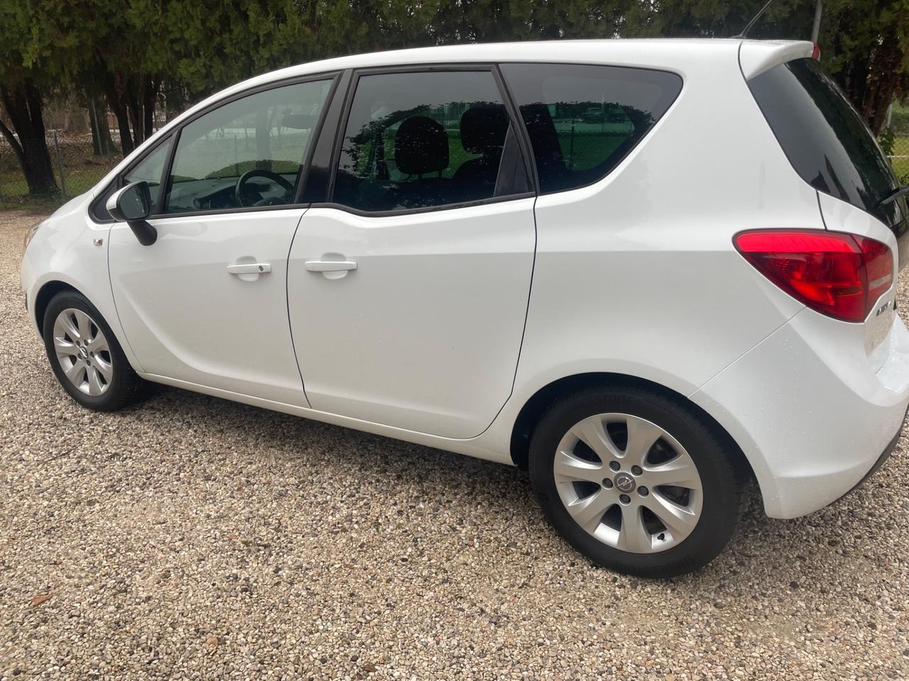 Opel Meriva 1.4 benzina anno 2011 km 115 mila