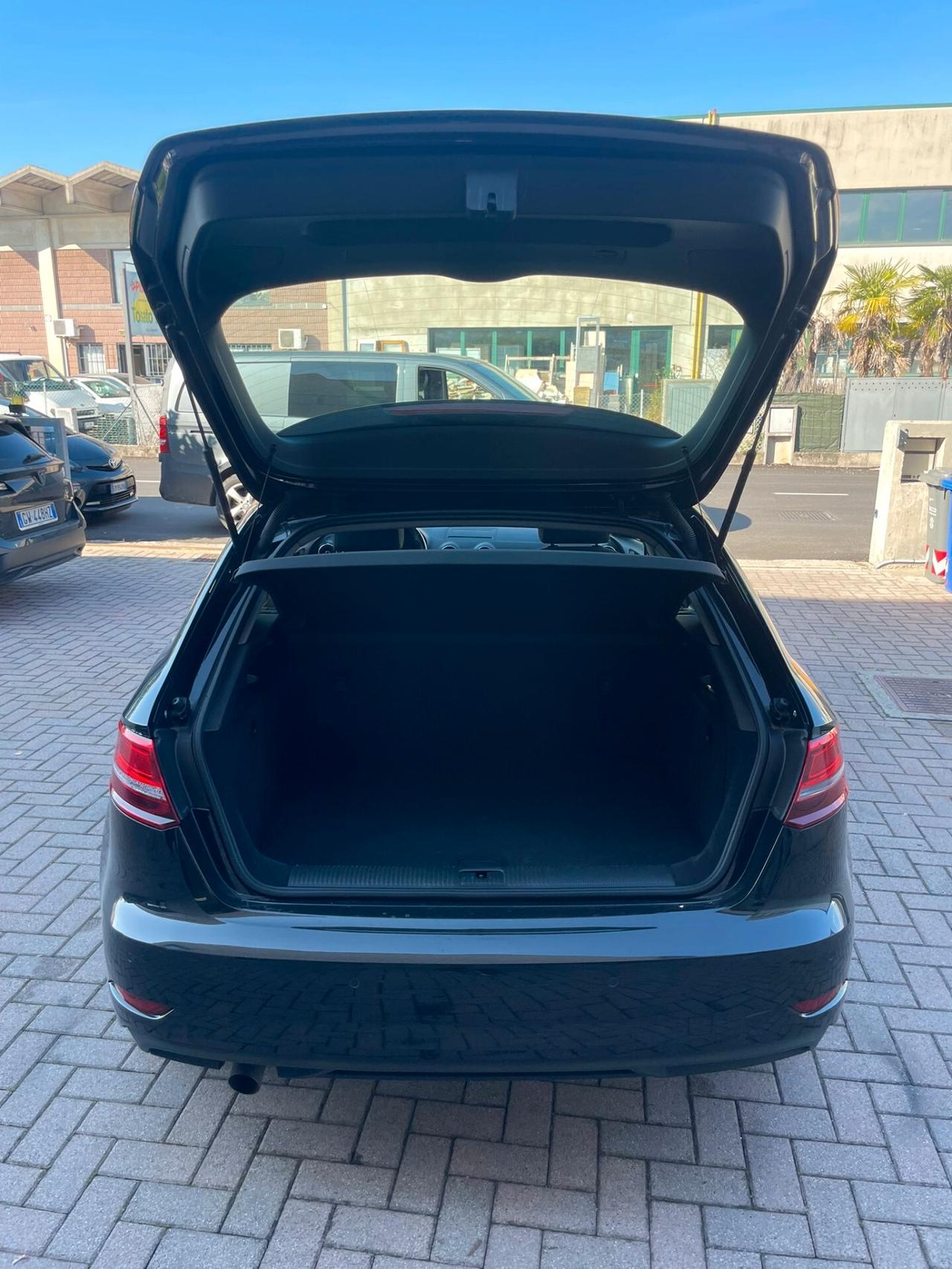 Audi A3 1.6 TDI 116 CV S tronic Sport ok neopatentati