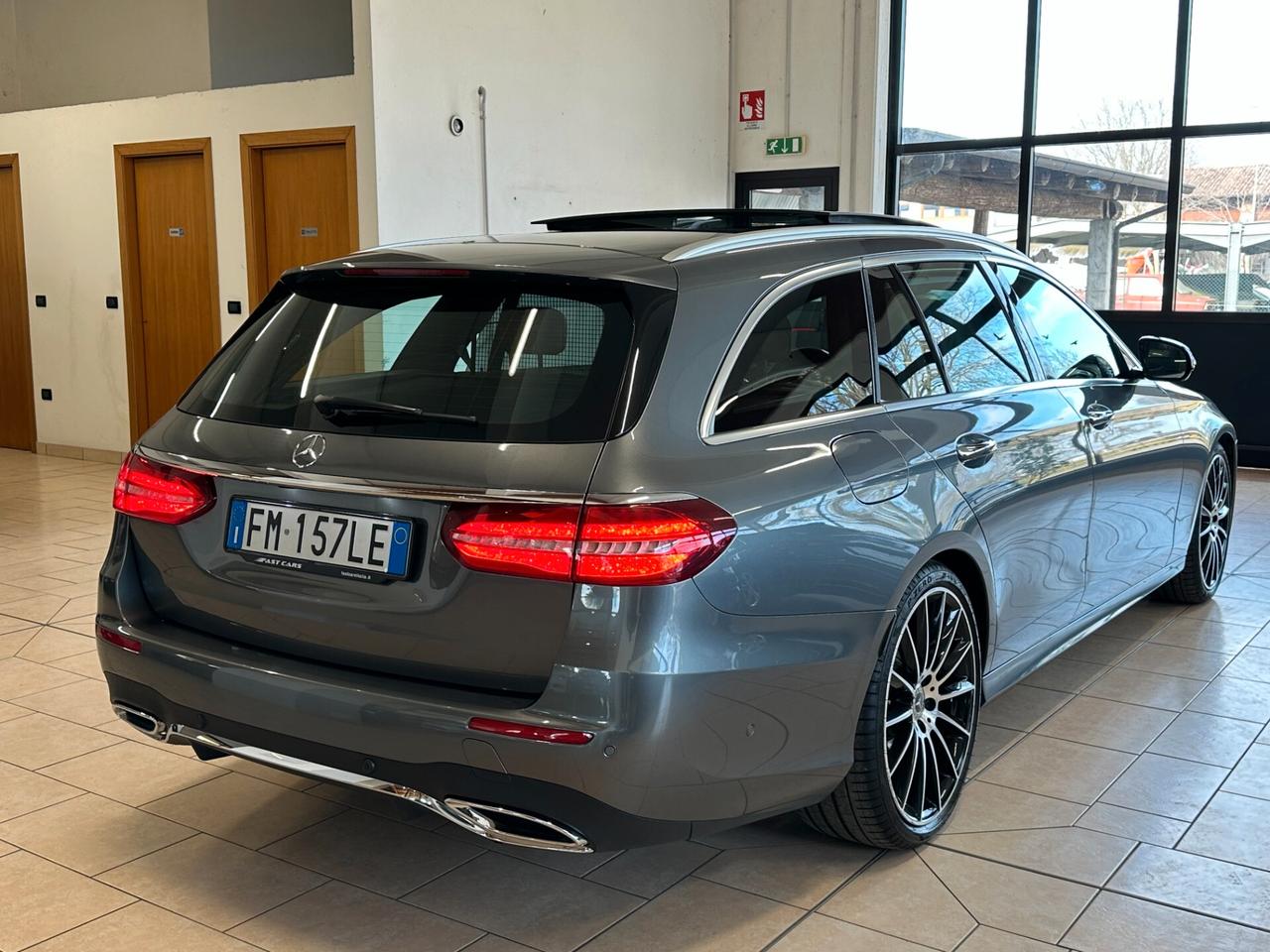 MERCEDES E 220 SW d PREMIUM PLUS AMG LUCI AMBIENTE*TETTO*CARPLAY