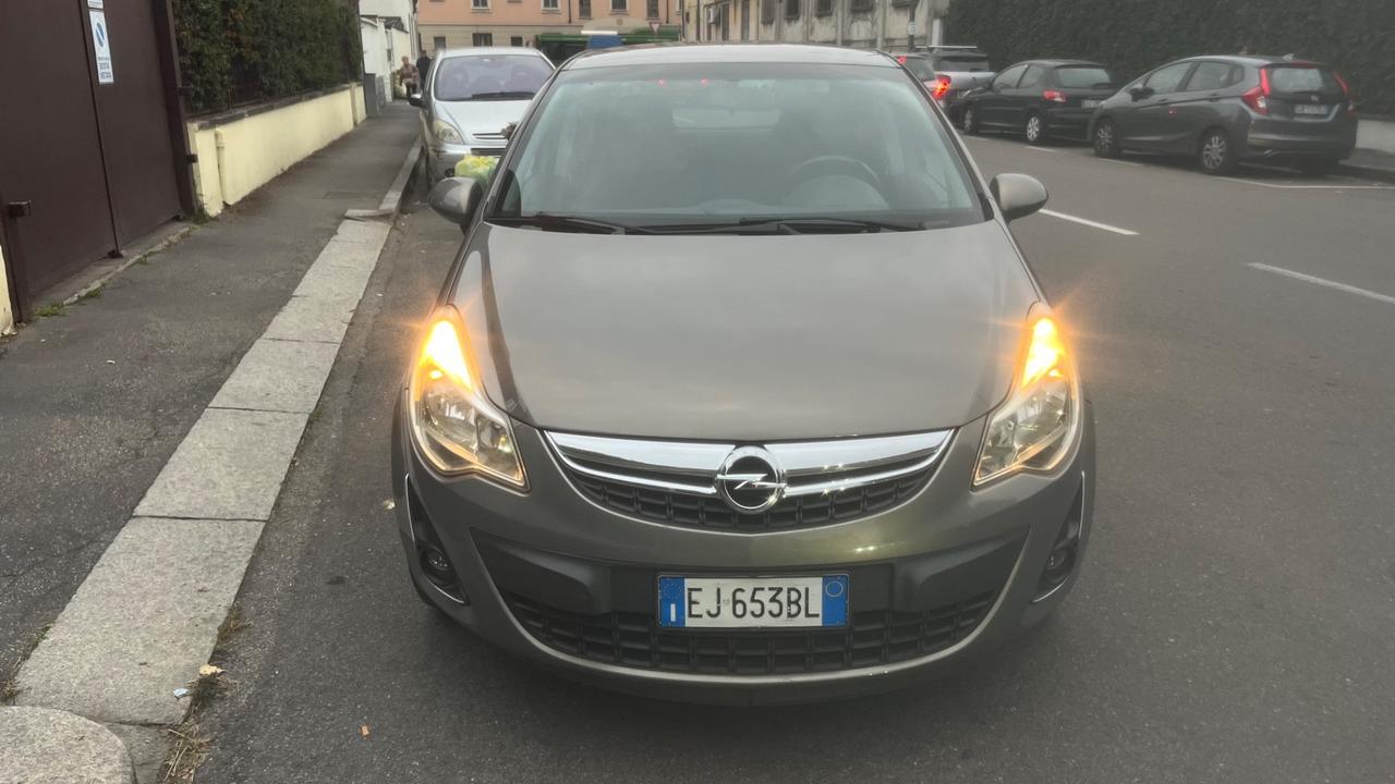 Opel Corsa 1.2 5 porte Elective