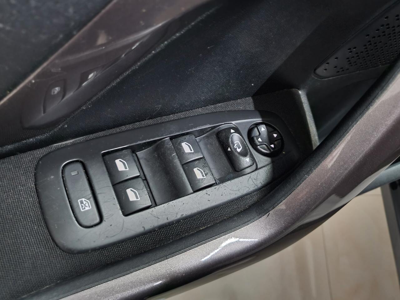 Peugeot 2008 1.6 e-HDi 92cv Allure 2015