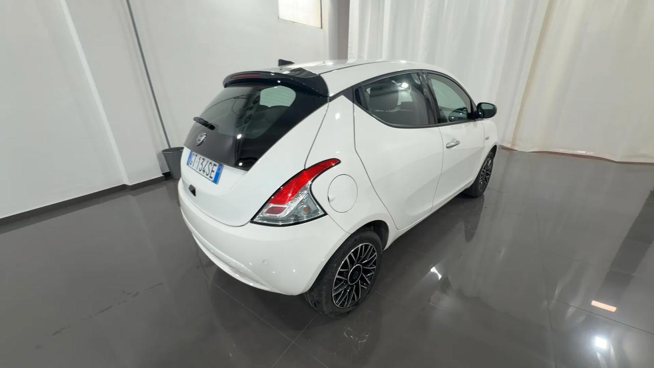 Lancia Ypsilon 1.0 Hybrid Platino full optional