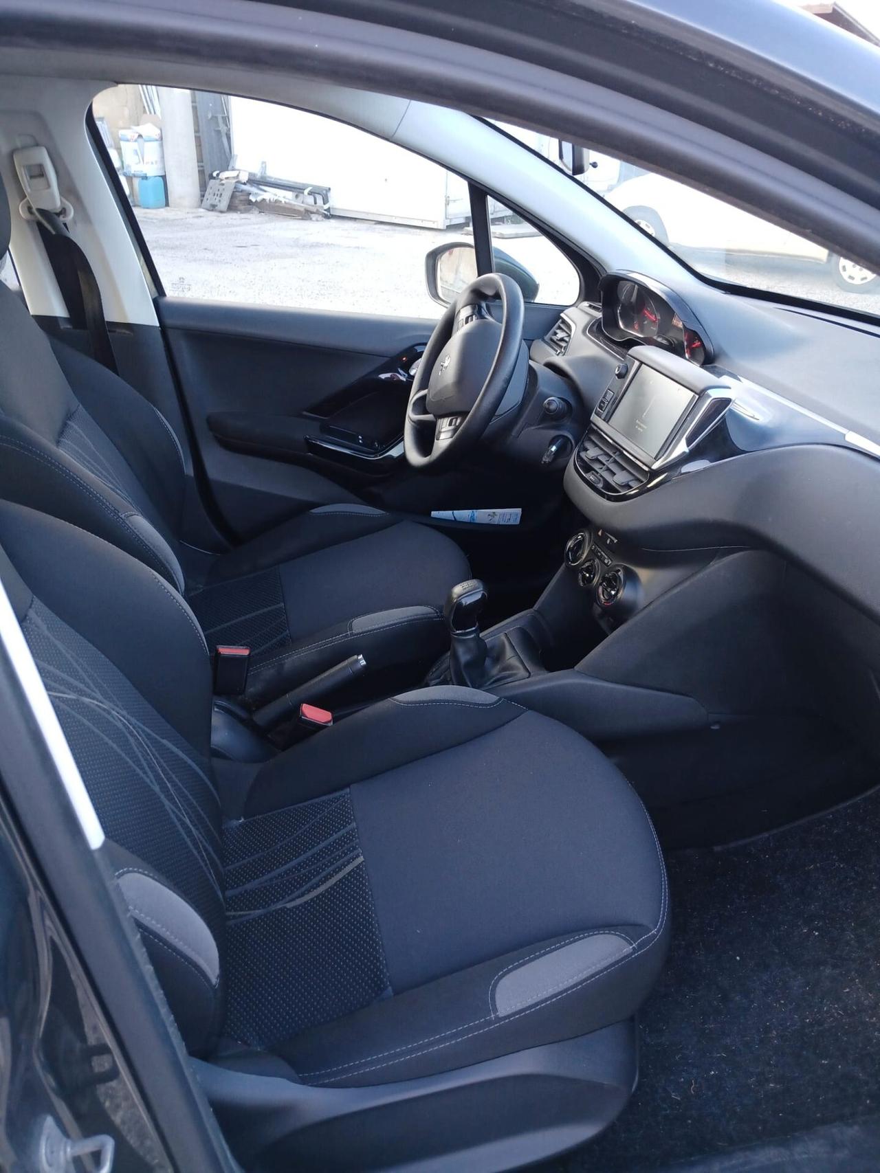 Peugeot 208 1.4 HDi 68 CV 5 porte Allure