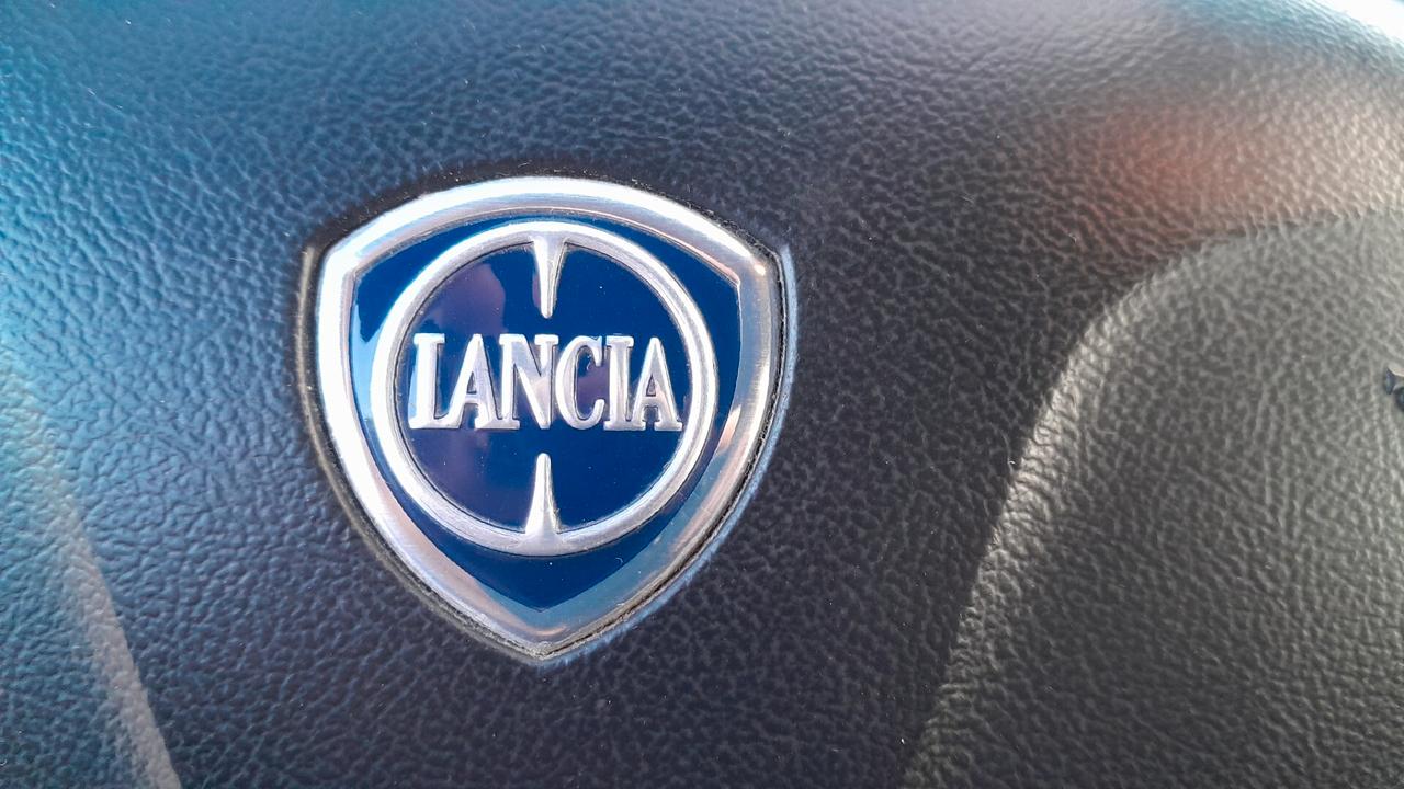 Lancia Ypsilon 1.2 69 CV Unyca