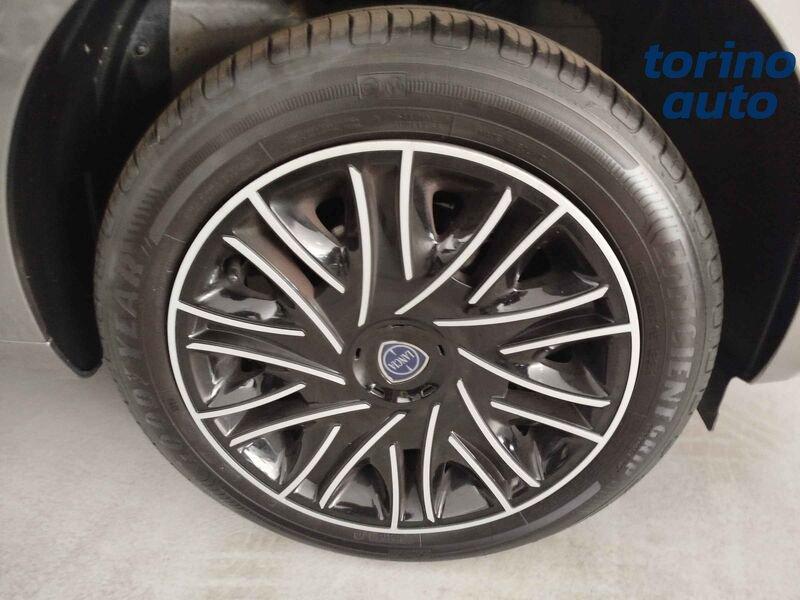 Lancia Ypsilon Ibrida SILVER PLUS