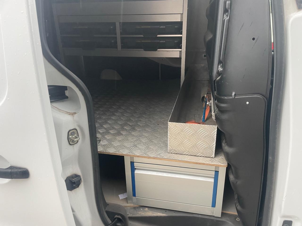 Peugeot Partner van BlueHDi 100 officina mobile