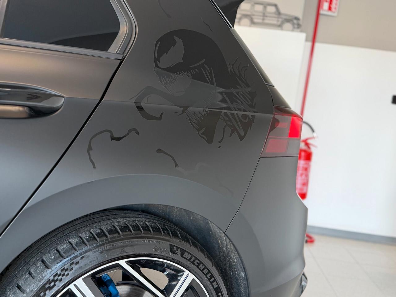 Volkswagen Golf 8 1.0 TSI 110CV ''VENOM WRAP'' ALLESTIMENTO GTI