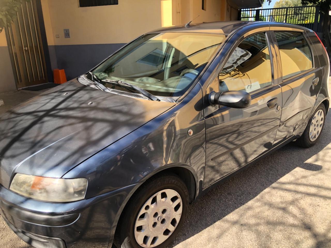 Fiat Punto 1.2 benzina 5 porte 01