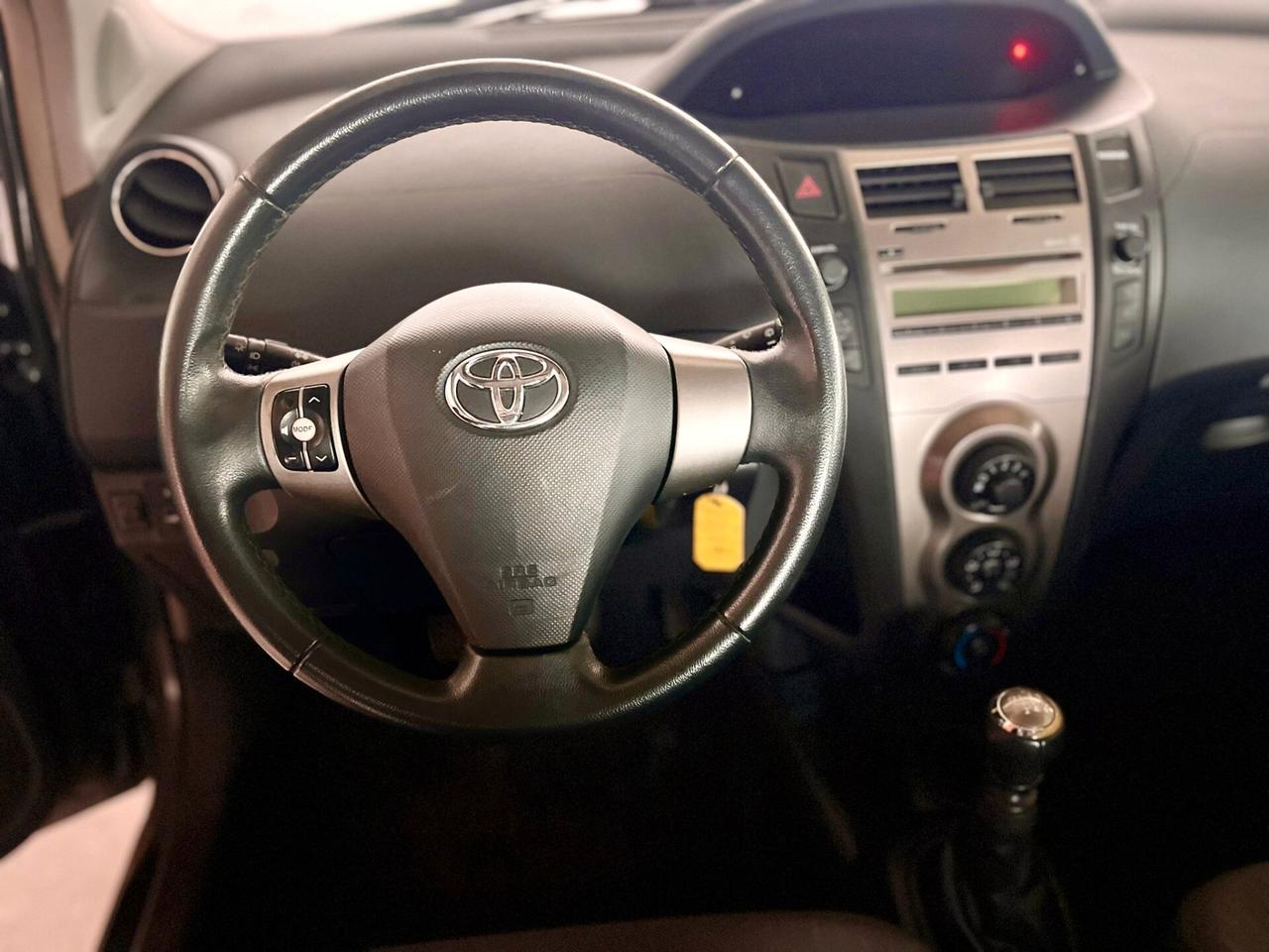 Toyota Yaris 1.3 3P sol