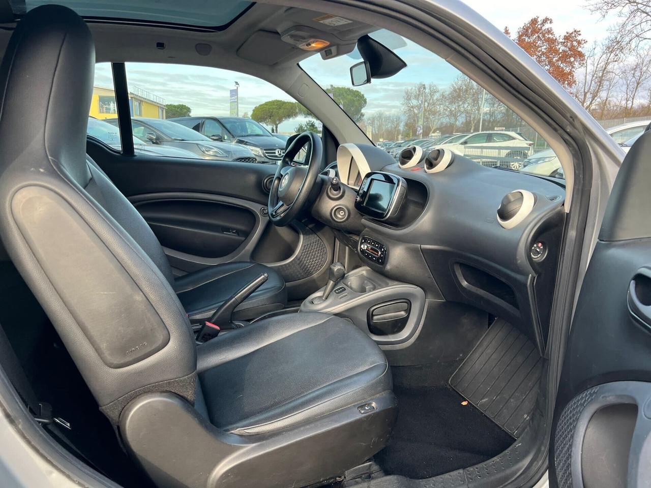 Smart ForTwo 70 1.0 twinamic Youngster pelle navi