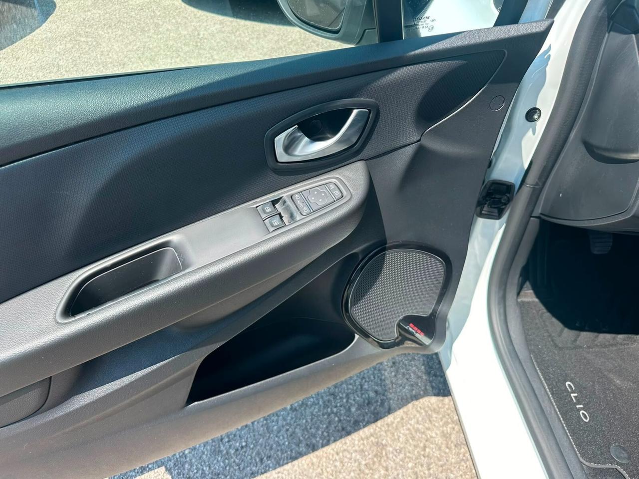 Renault Clio dCi 8V 75 CV 5 porte Moschino Intens