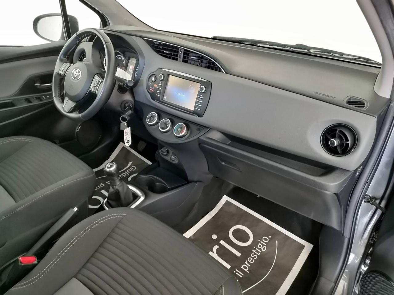 TOYOTA Yaris III 2017 - Yaris 5p 1.0 Active my18
