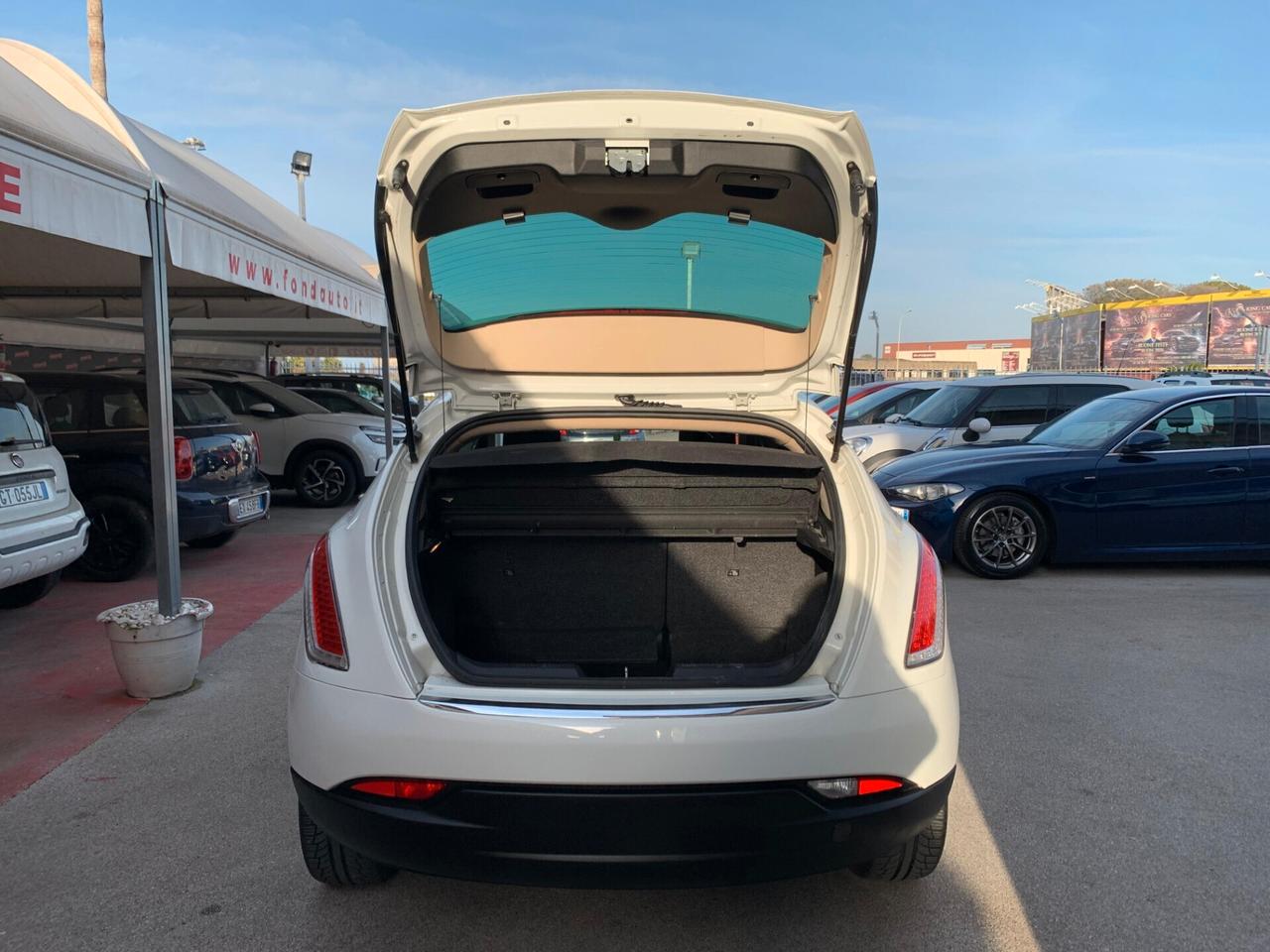 Lancia Delta 1.6 MJT DPF 105 CV Silver