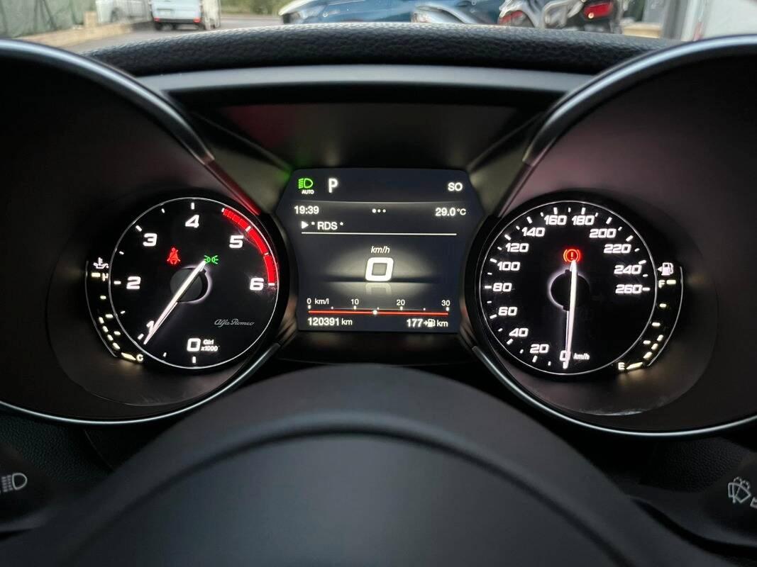Alfa Romeo Giulia 2.2 t Super 180cv auto