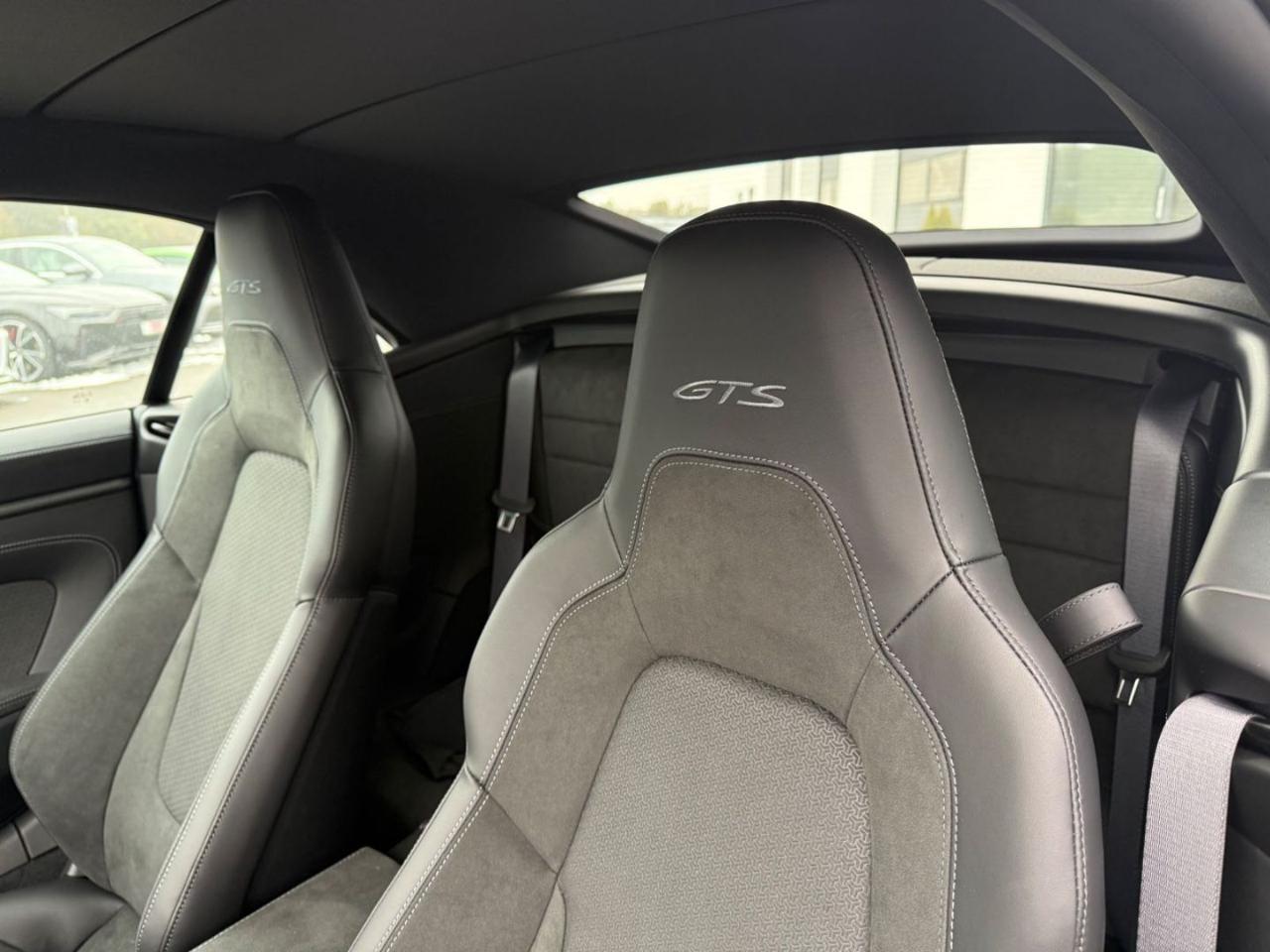 PORSCHE 911 Carrera 4 GTS Cabriolet 2.0*Bose-Matrix-Alcantara*