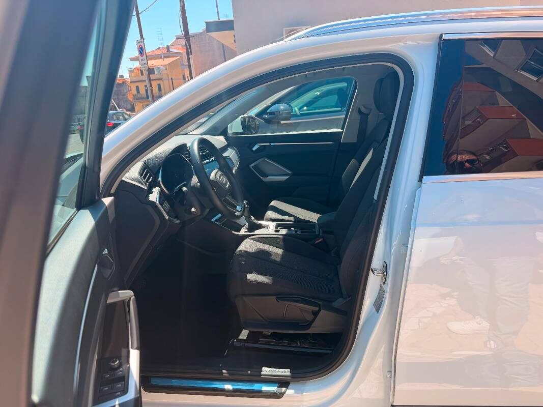 Audi Q3 Audi Q3 3.5 2.0 tdi Business s-tronic