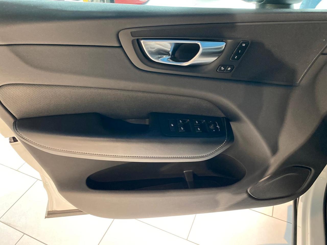 Volvo XC 60 XC60 B4 (d) AWD automatico Plus Dark