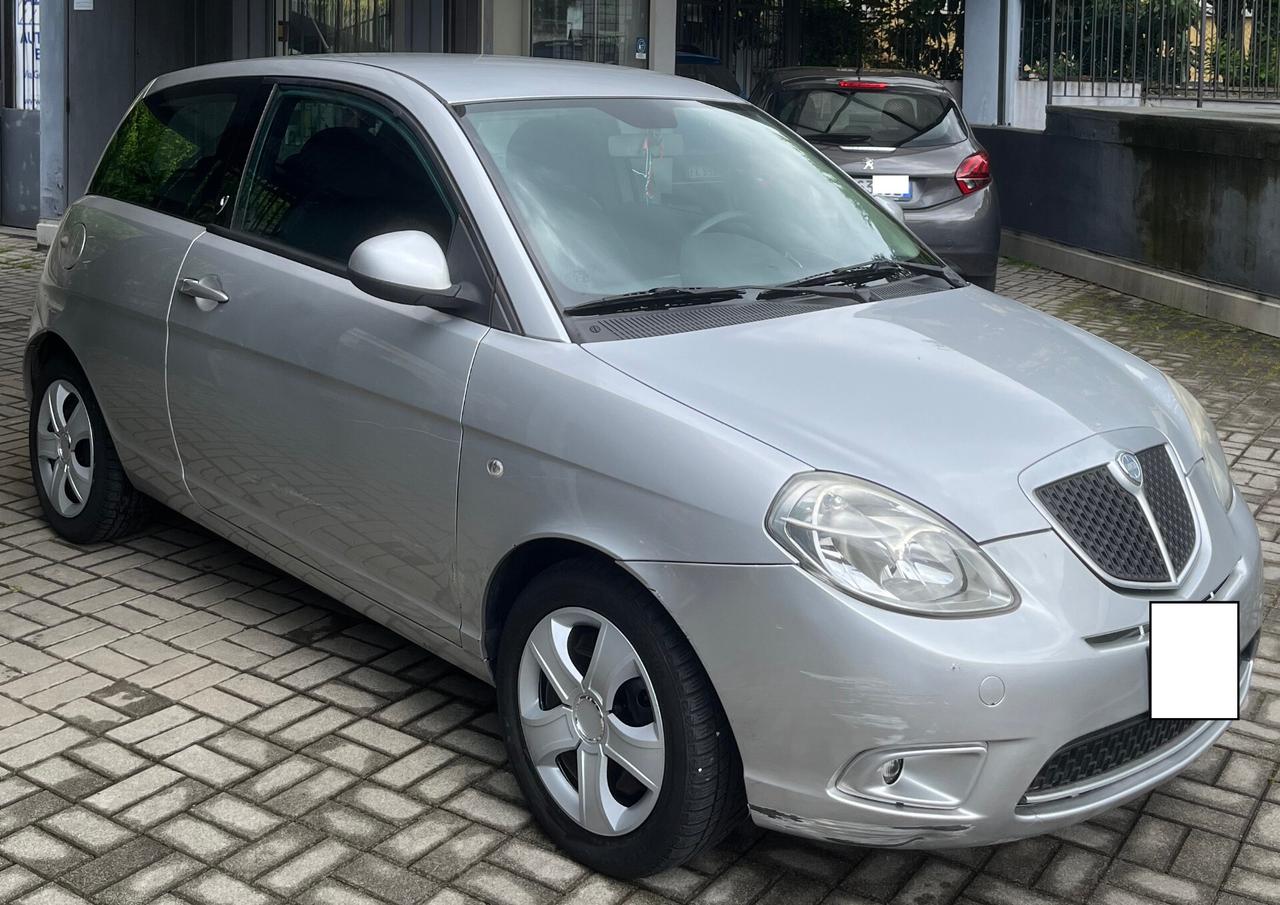 Lancia Ypsilon 1.2 Versus Benzina - Anche Per Neopatentati - 2010