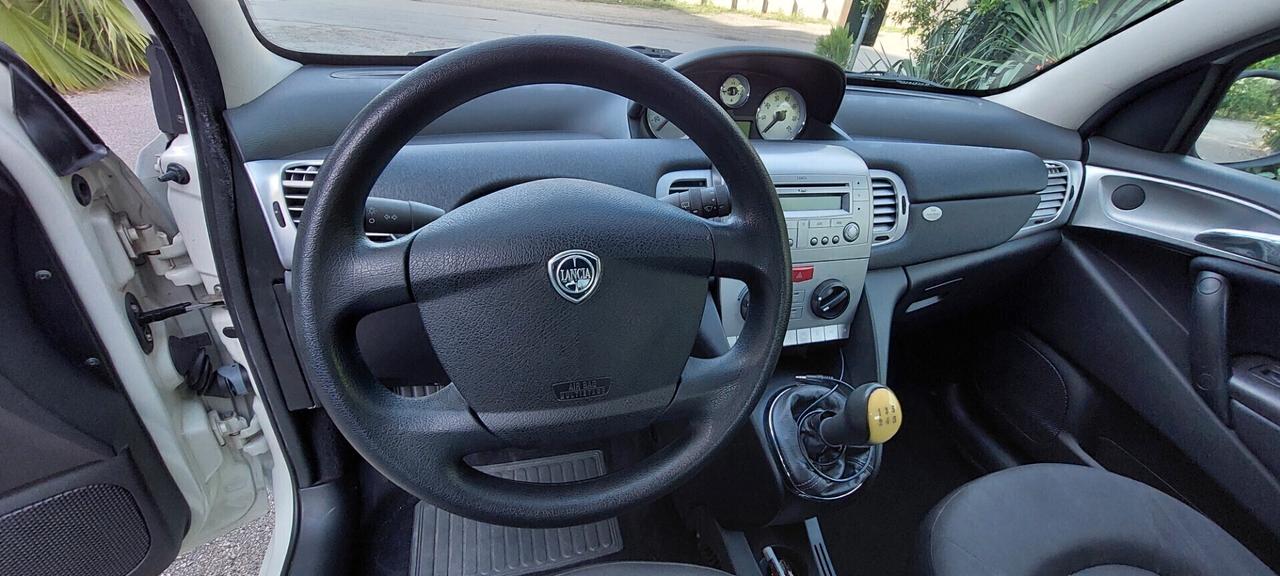 YPSILON MODELLO DIVA 1,3 MTJ DIESEL 75 CV RESTAYLING AUX PER NEOPATENTATI IMPECCABILE