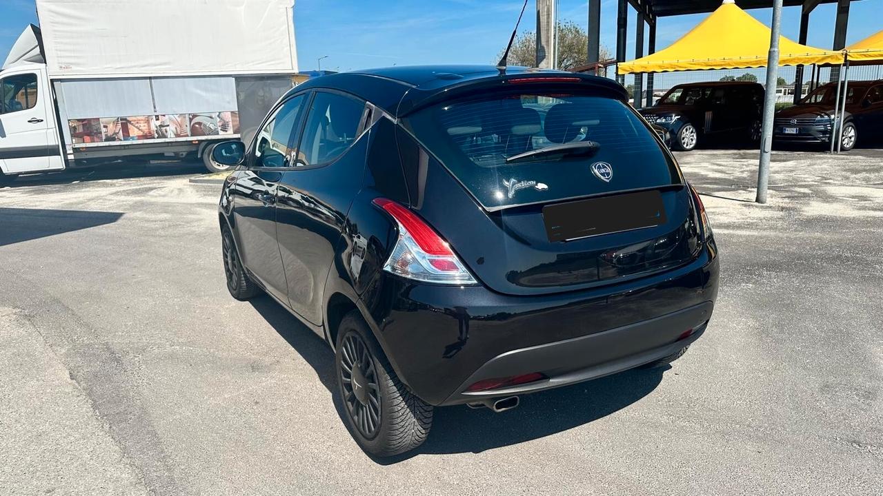 Lancia Ypsilon 1.2 69 CV 5 porte S&S Silver