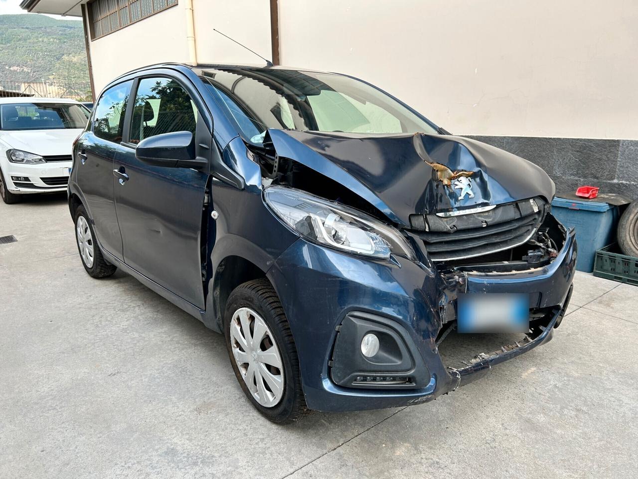 Peugeot 108 1.0 Benz. Aut. 68CV - 2016 Incidentata