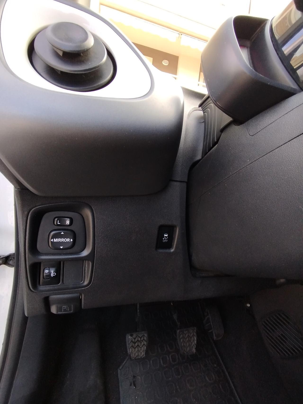 Toyota Aygo 1.0 VVT-i 72 CV 5 porte x-business